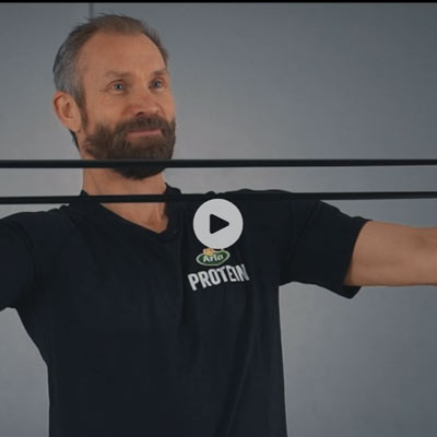 Skuldrene, triceps, biceps, lår, ryggen og mave