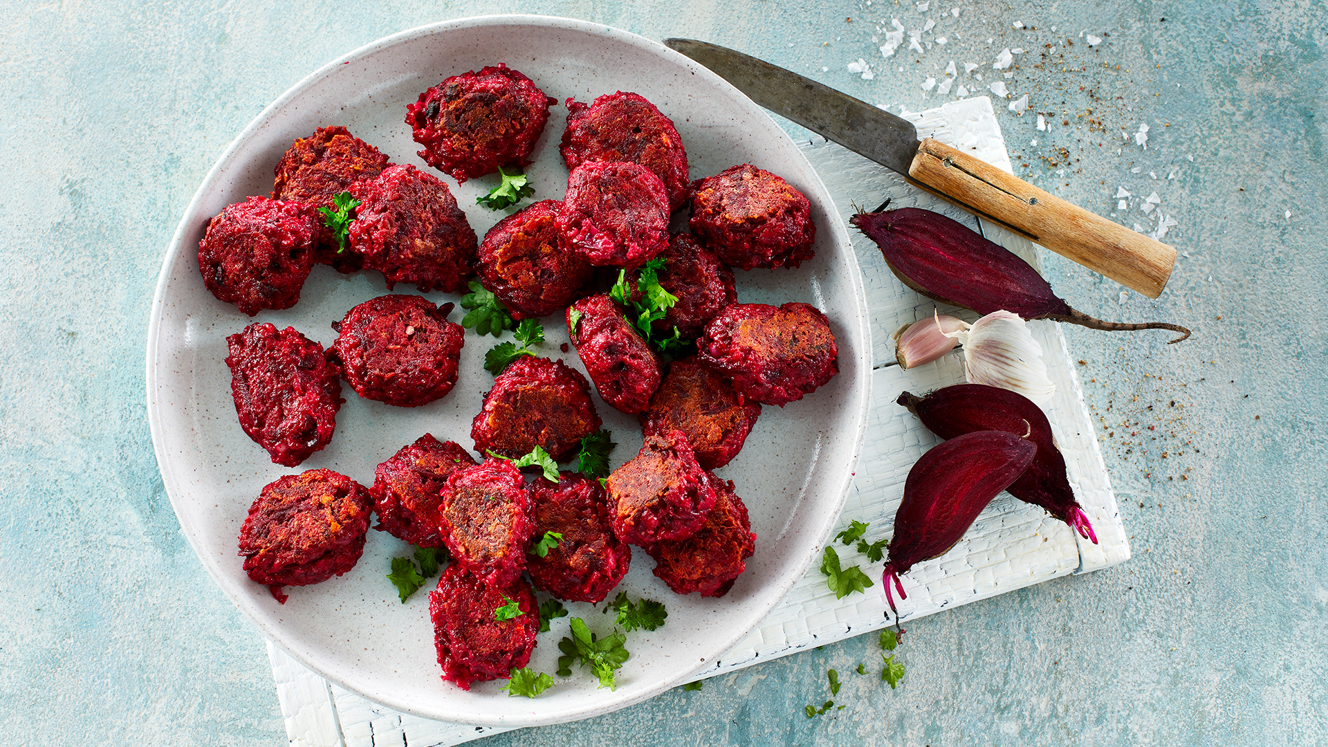 Deller med salatost og grønt