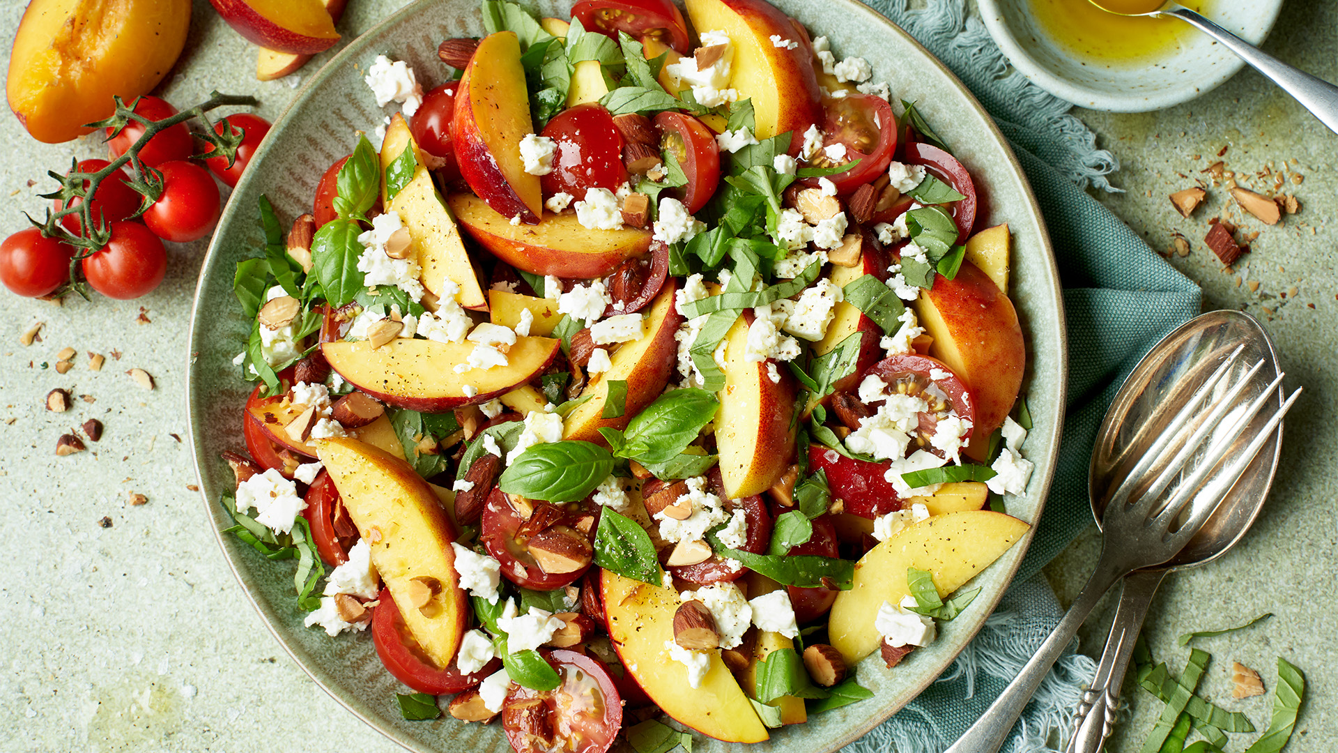 LÆKRE SALATER MED LAKTOSEFRI SALATOST