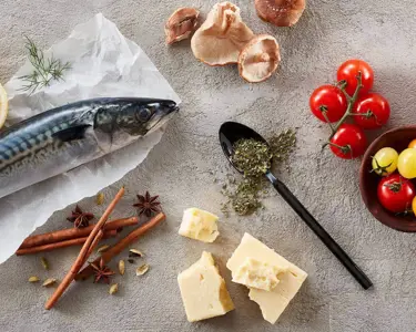 Råvarer og ingredienser på et bord