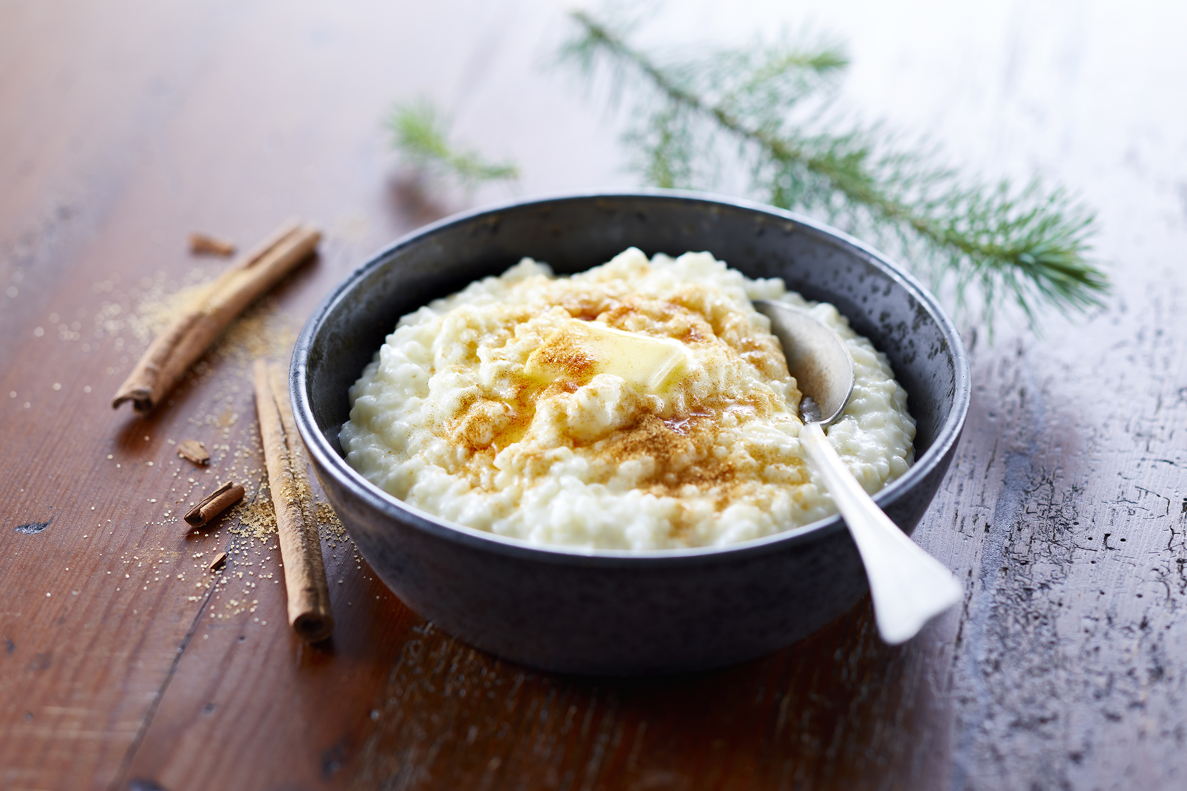 Billede af risengrød med smør og kanel