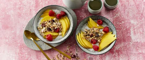 Chiagrød med frisk frugt