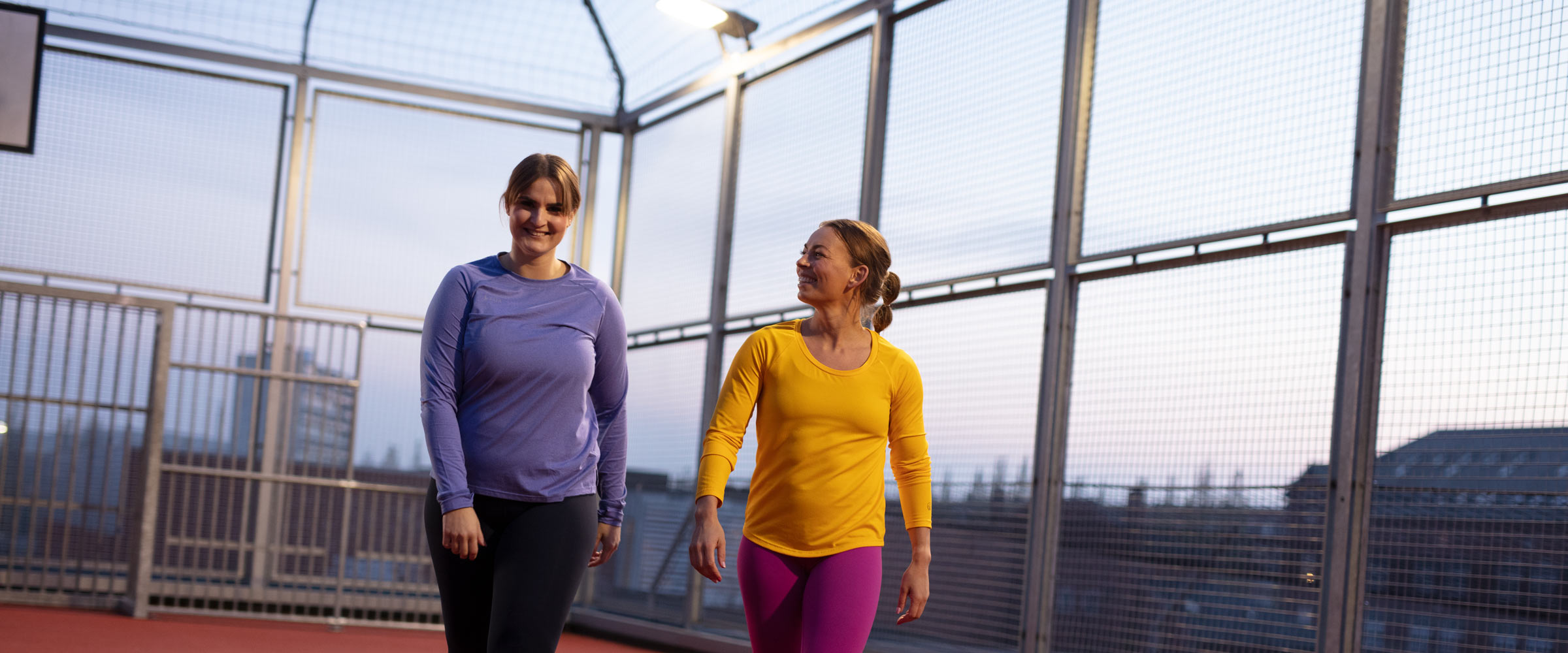 To kvinder i træningstøj