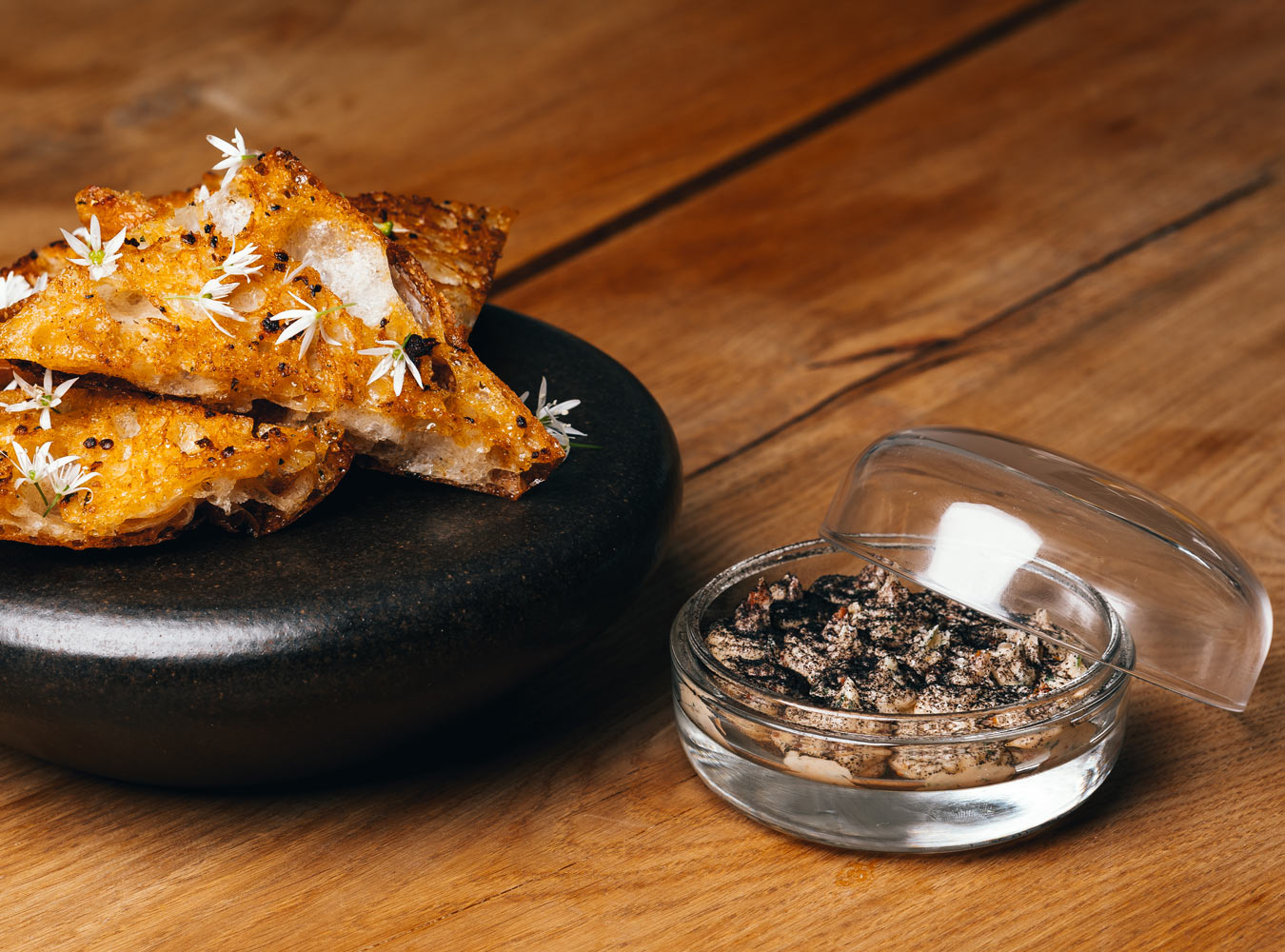 butter hack til det grillede brød