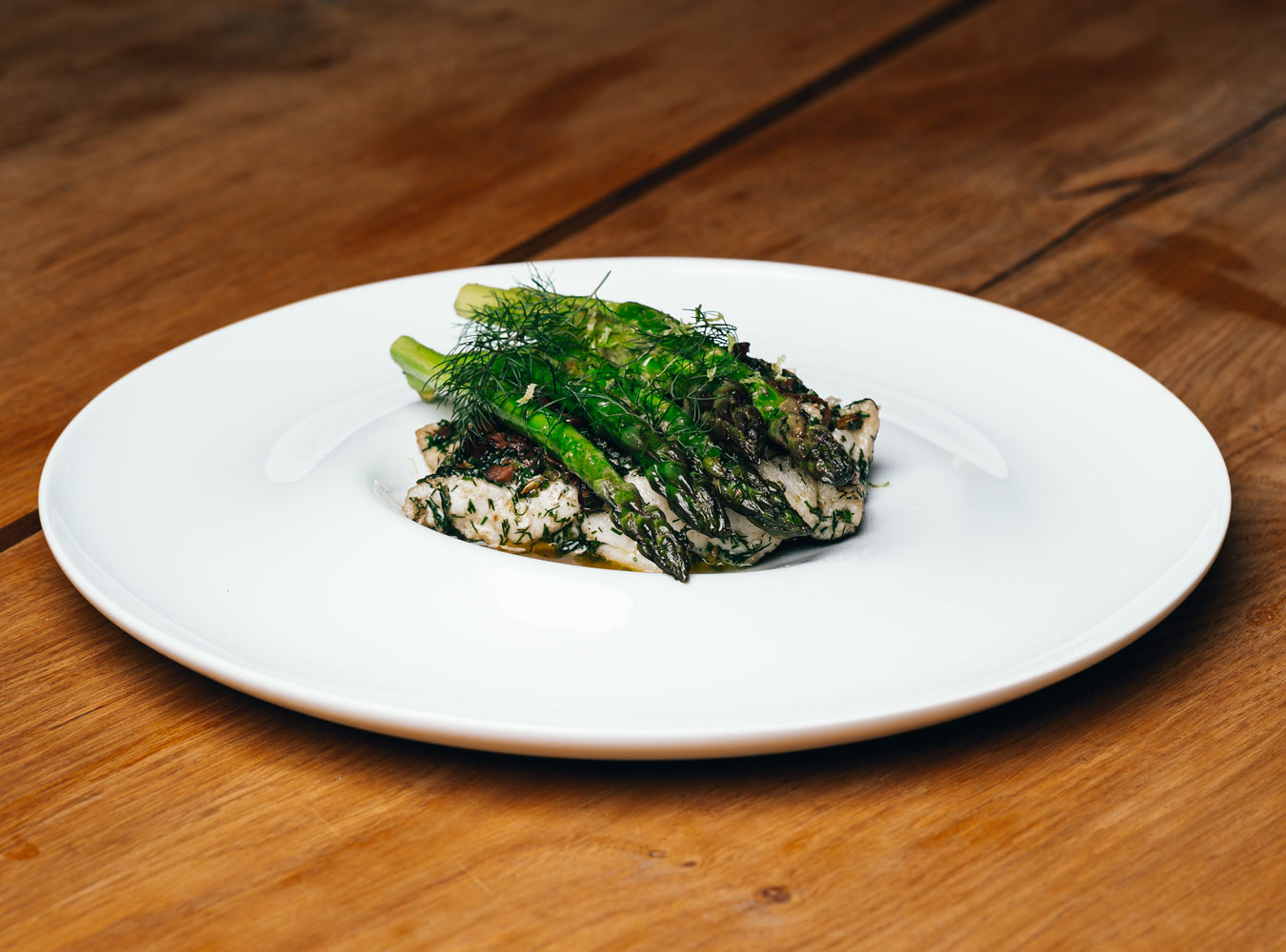 butter hack med dild, korianderfrø og oliven