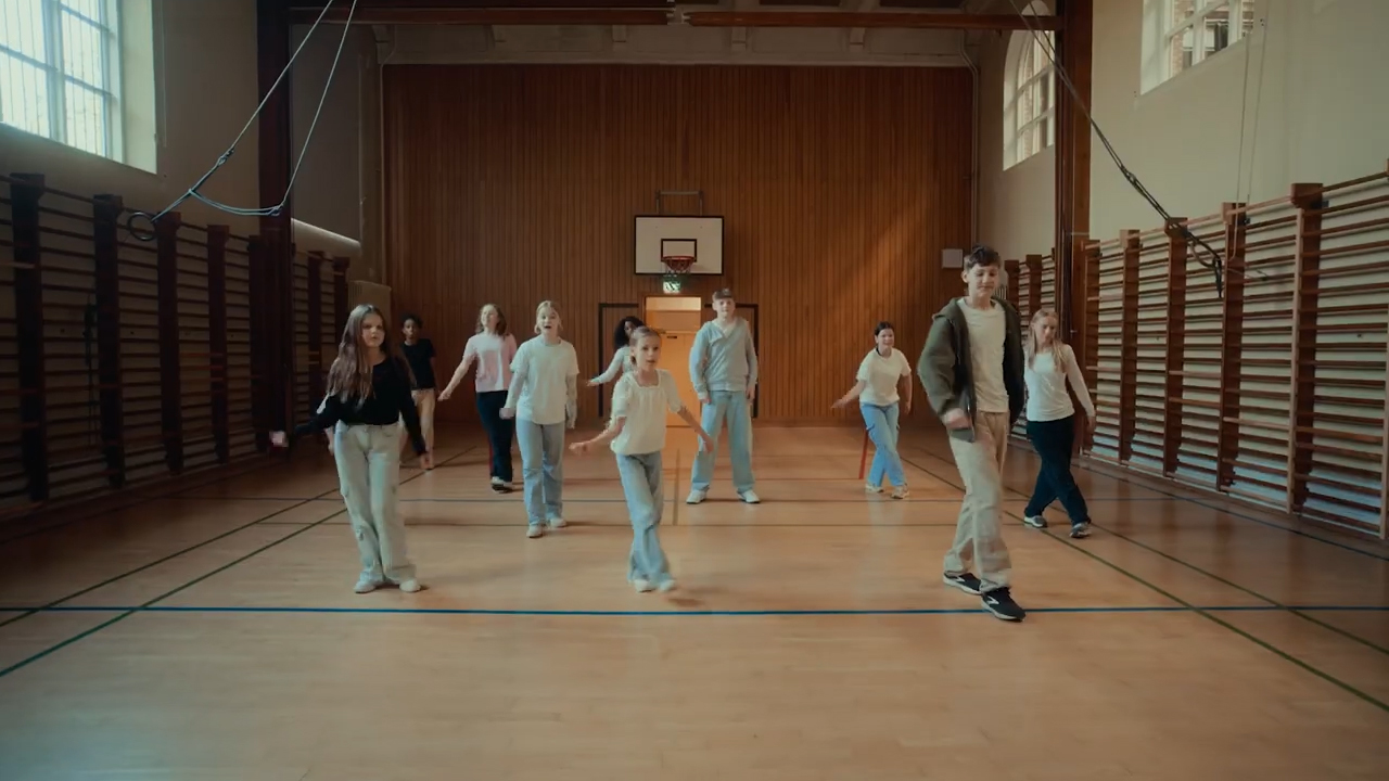 Dansevideo til sangen "Tilbage til rødderne"