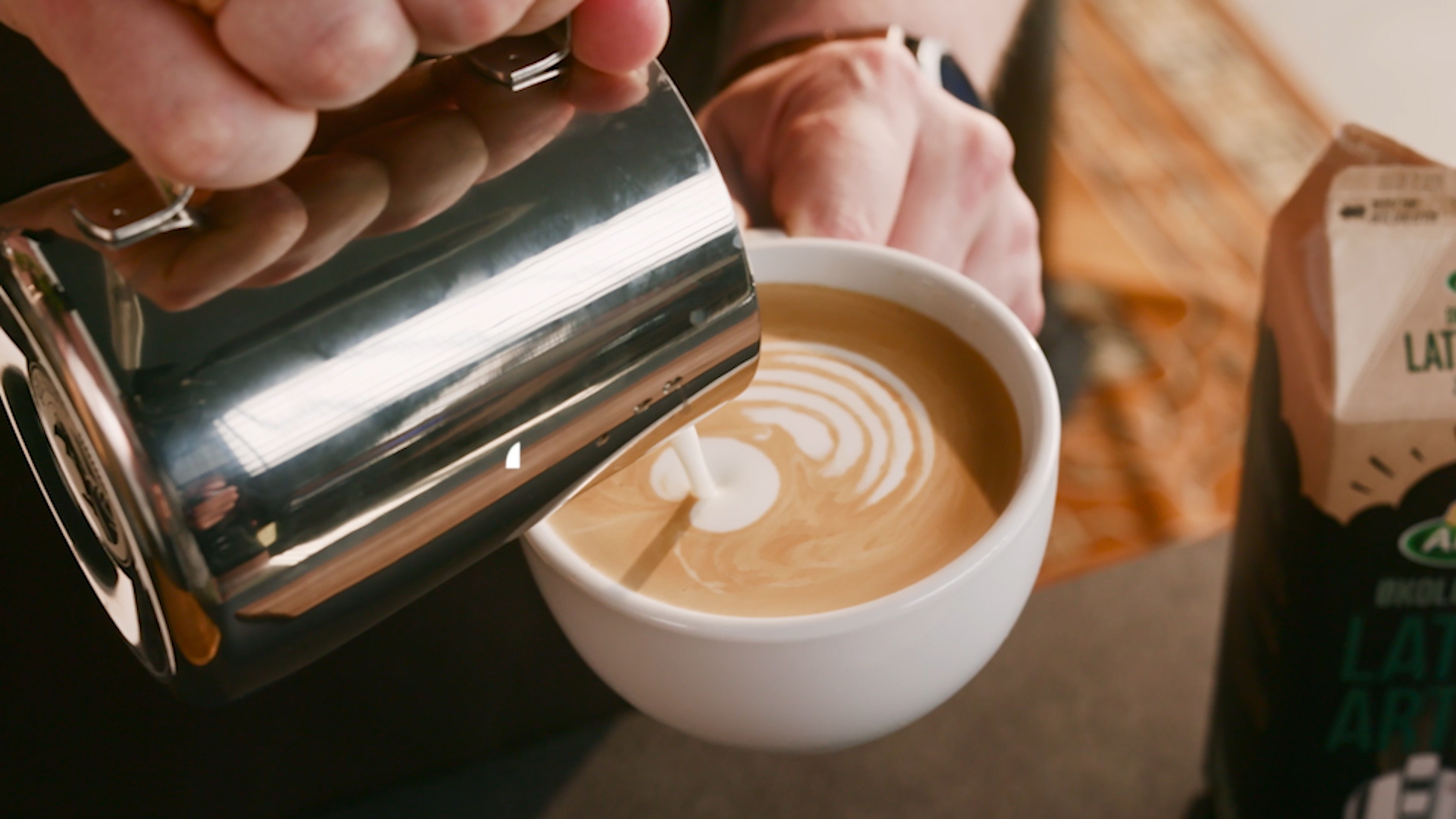 Sådan laver du tulipanen i din kaffe