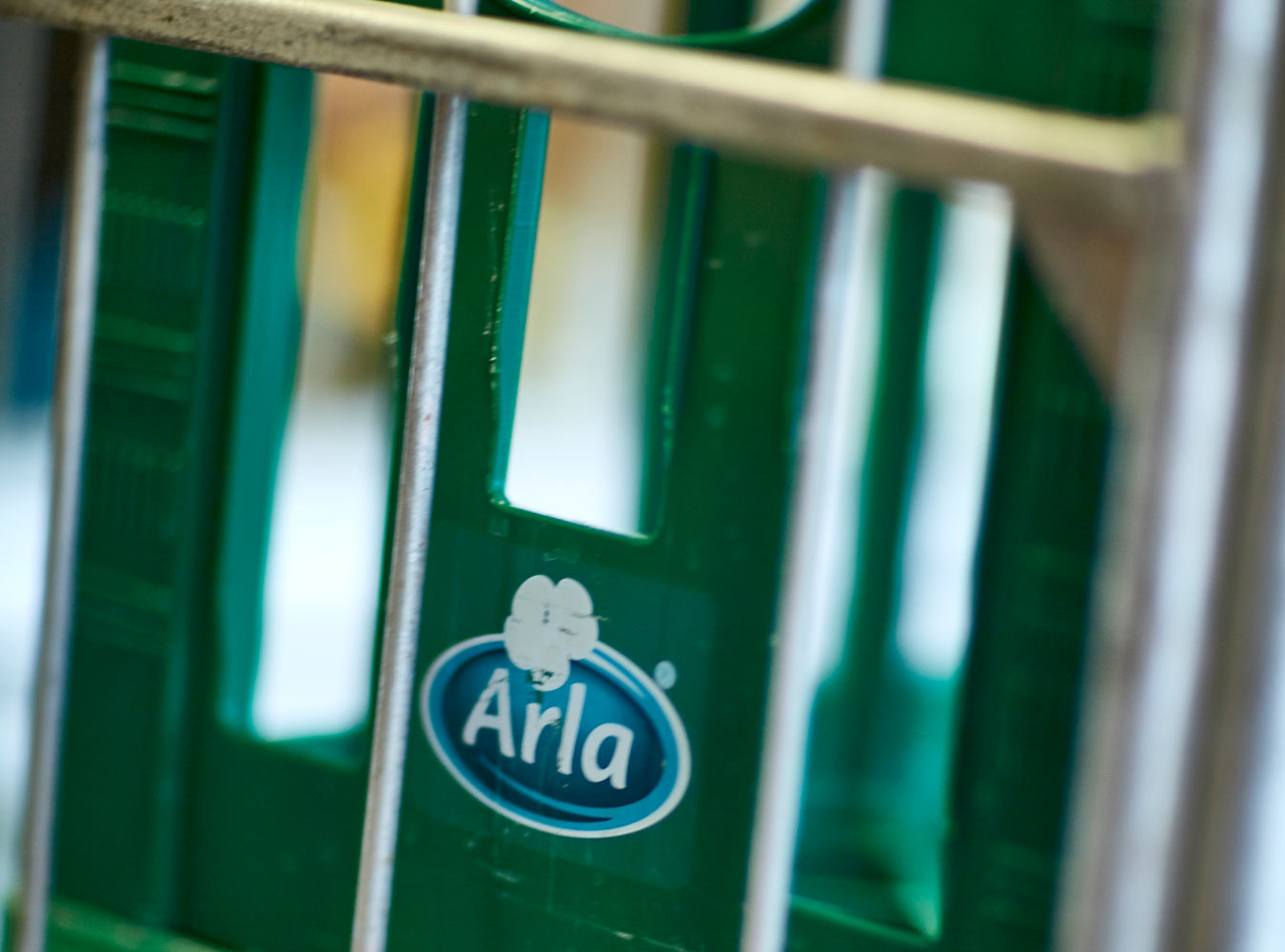 Mælkekasser er ikke sikkert legetøj