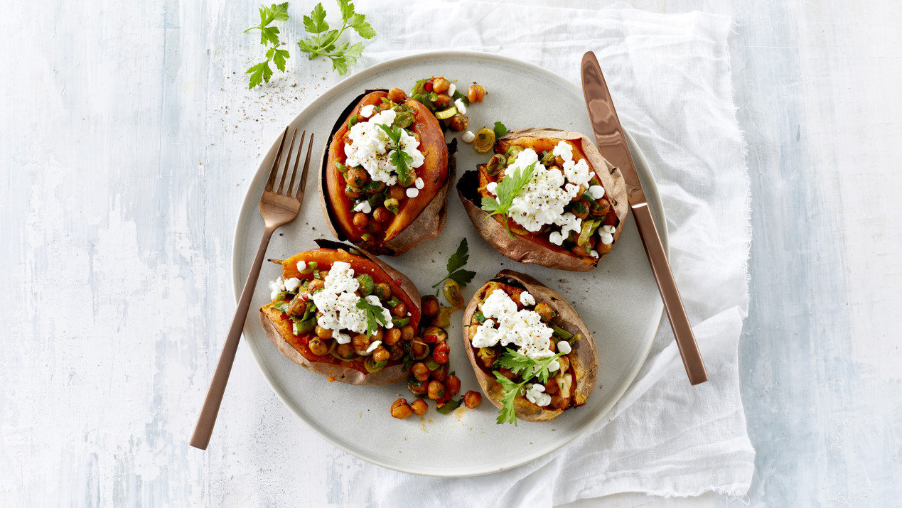 Grillede søde kartofler med kikærter