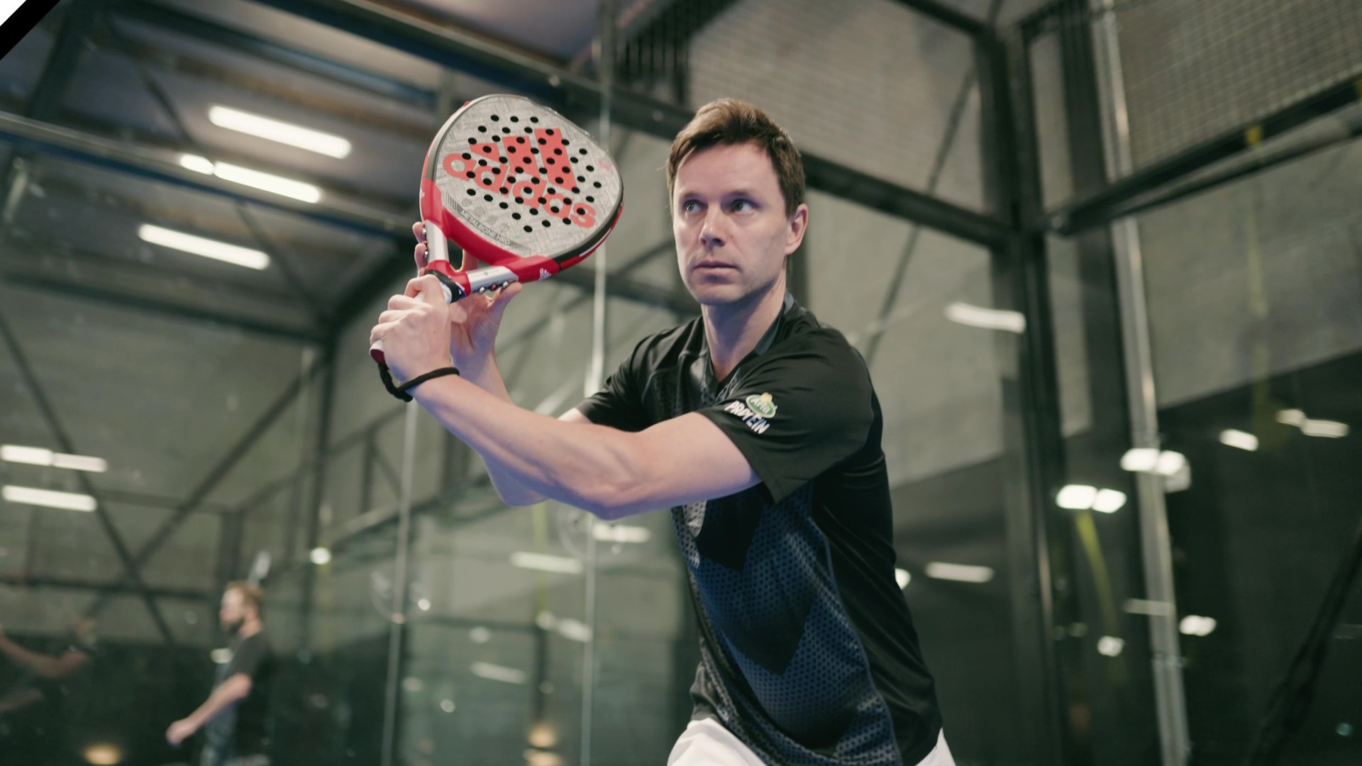 Lær at lave en flad forhånd