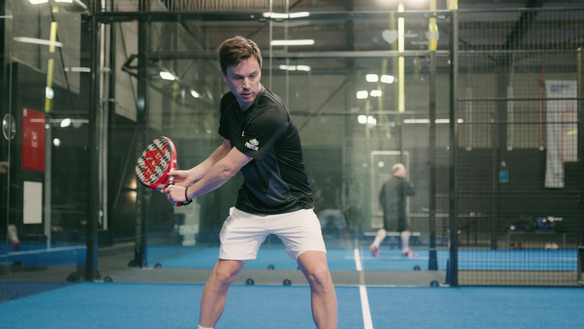 Lær at lave en flad baghånd